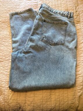 Women’s Light Blue Jeans - Casual Everyday Wear
